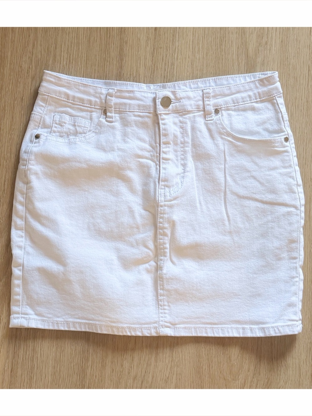 NWOT High Waisted White Denim Zip Front Slim Fit Skirt in size M